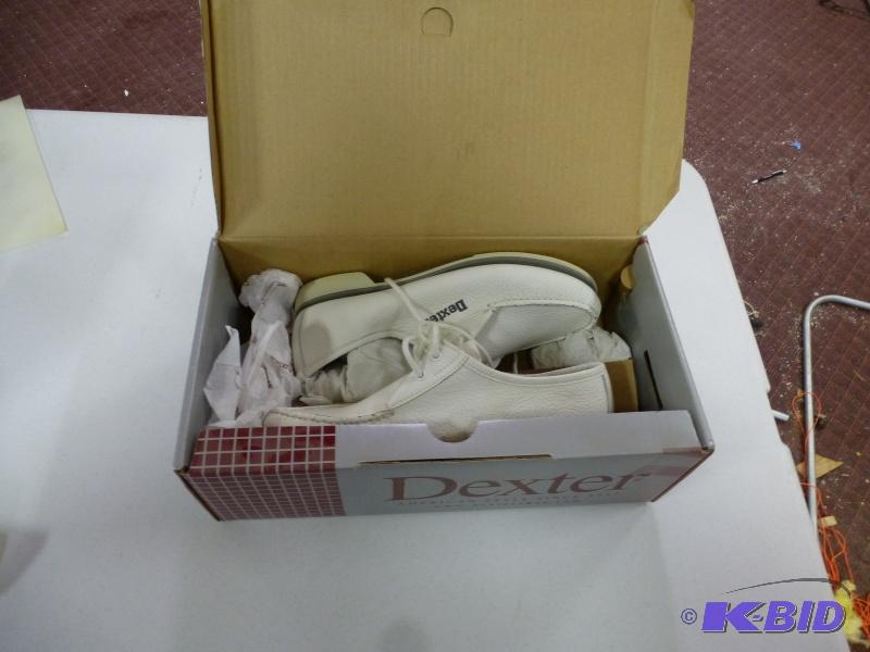 lot 57 image: Dexter Bowling shoes White Leather Astroid&n...