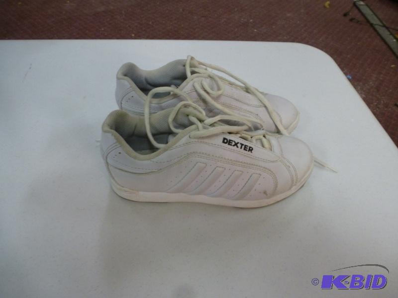 lot 60 image: Dexter Bowling shoes Womens&nbspsize 7 whit...