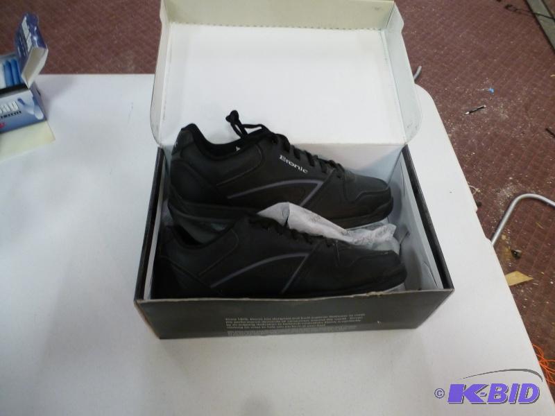 lot 61 image: E-Basic Bowling shoes Mens&nbspsize 10 12 ...