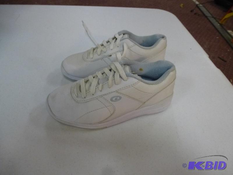 lot 64 image: Dexter Bowling shoes Womens&nbsp5M White &a...