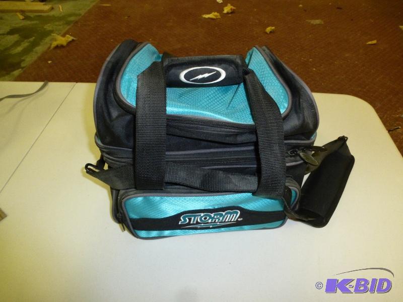 lot 69 image: Storm Bowling bag Teal green & black. In...