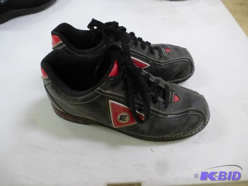 lot 73 image: Ethonic&nbspbowling shoes Mens size 9 Black...