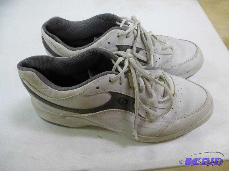 lot 74 image: Dexter Bowling shoes Mens size 10 12 white....