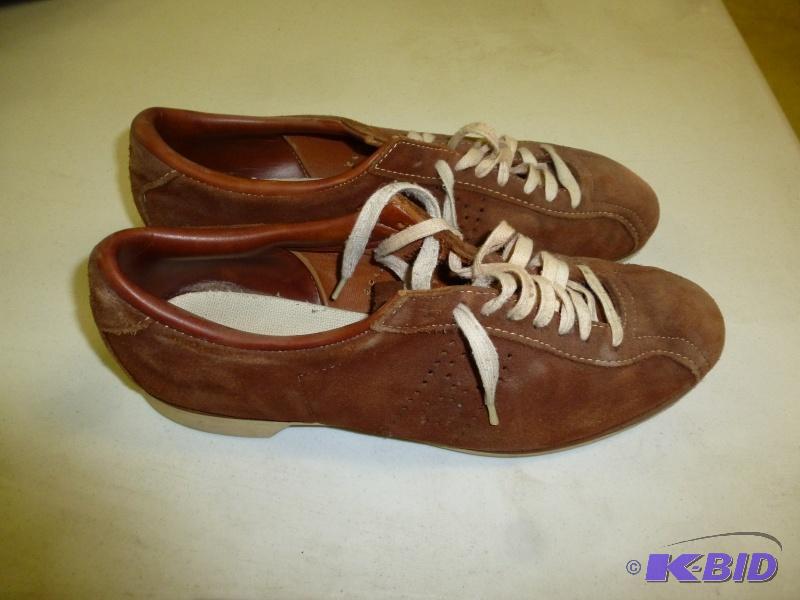 lot 76 image: Bowling shoes Carmel color suede. Very well ...
