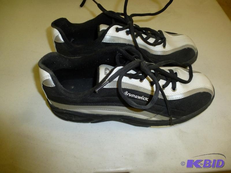lot 77 image: Brunswick Bowling shoes Mens&nbspsize 10m&n...