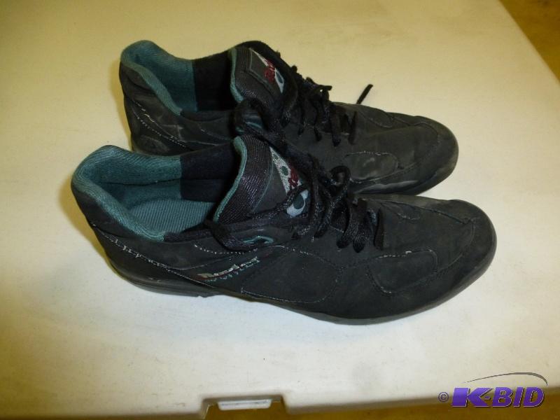 lot 78 image: Dexter Bowling shoes Mens&nbspsize 9m Black...