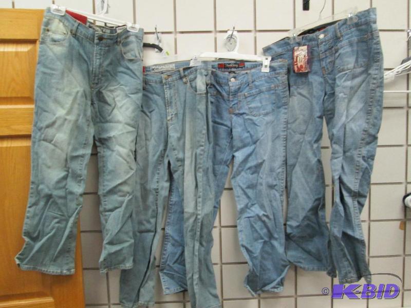 lot 22 image: Qty 4 Pairs of Stave & Berrys Women Deni...