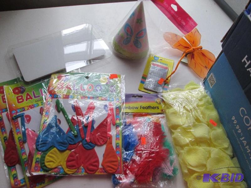 lot 220 image: mixed party lot of balloons, feathers, 8 pack...