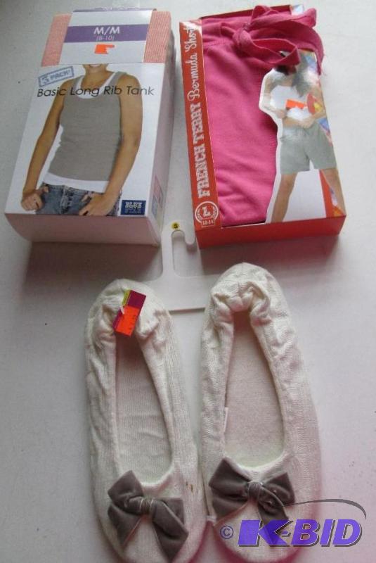 lot 221 image: mixed lot of cream size small slippers, set o...