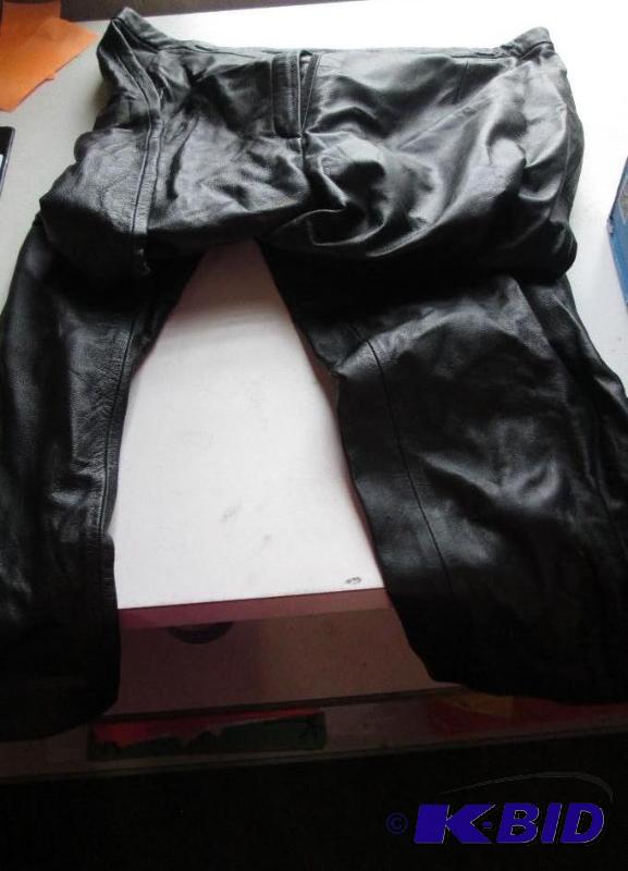 lot 231 image: Lane Bryant real leather size 22, pants reta...