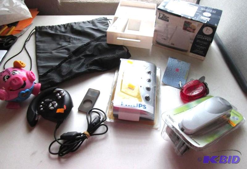 lot 247 image: mixed lot of toys, kitchen appliances, storag...