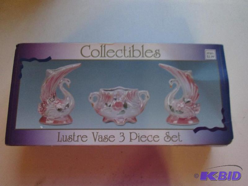 lot 256 image: Collectibles Lustre Vase 3 piece set...