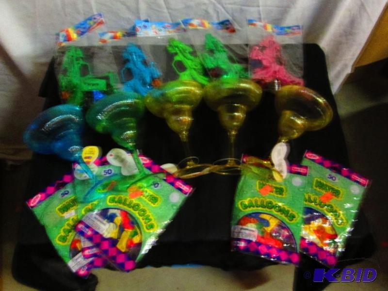 lot 281 image: mini party gifts for kids, five plastic fansy...