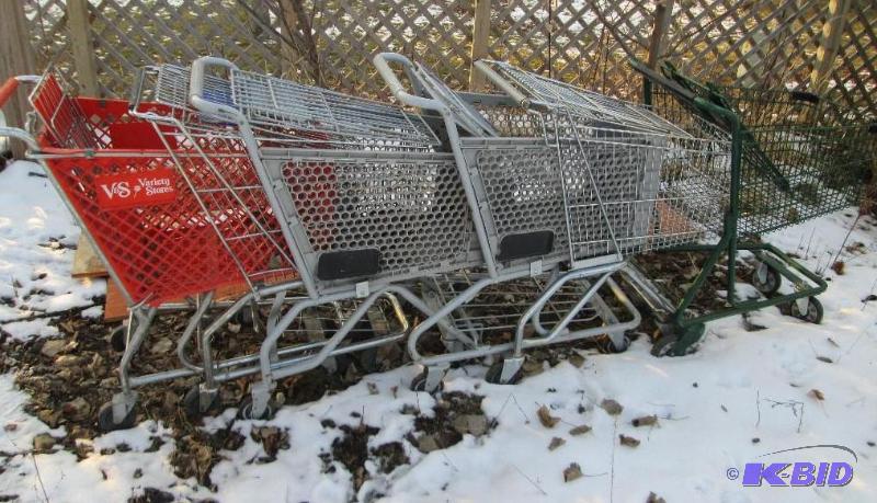 Lot of 6 shopping carts...
