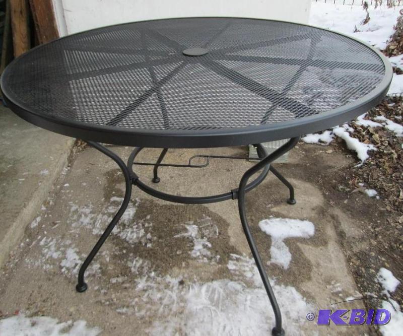 Brand new black all metal mesh top table. Mod...