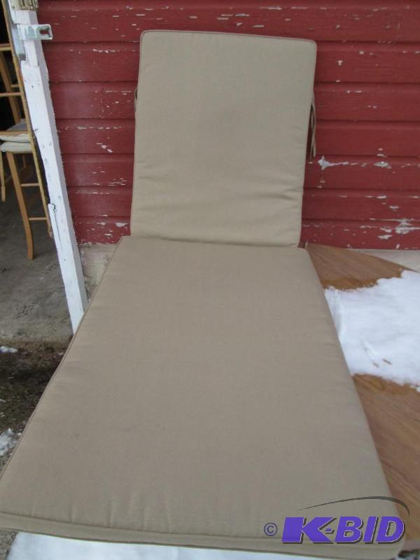 Brand new chaise lounge cushion wilth zippere...