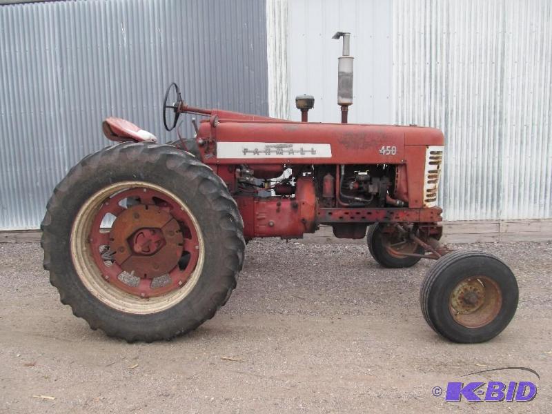 450 Farmall&nbspTractor  Runs good,nice con...