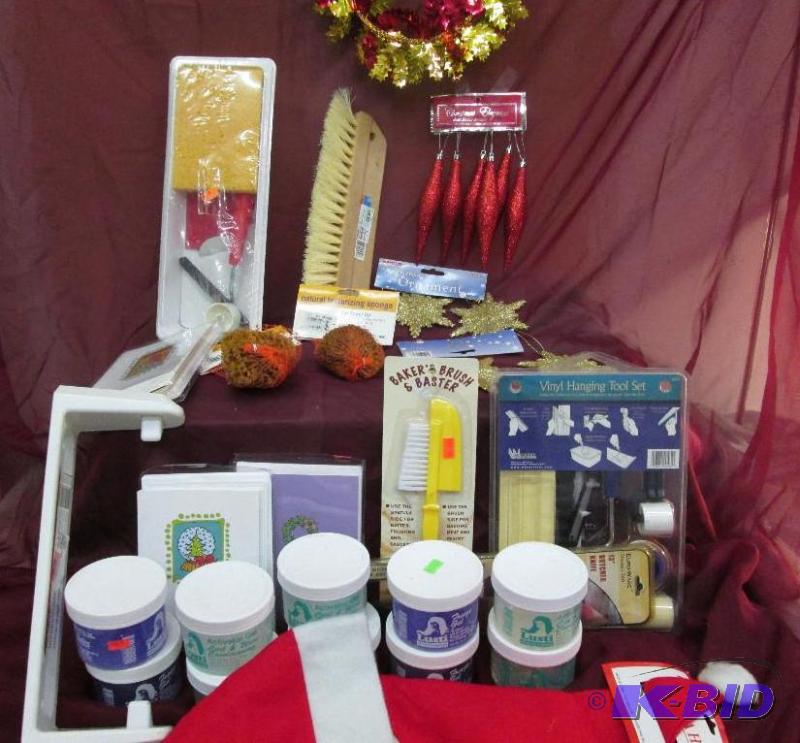 lot 134 image: natural texture sponges, 2 santa hats, christ...