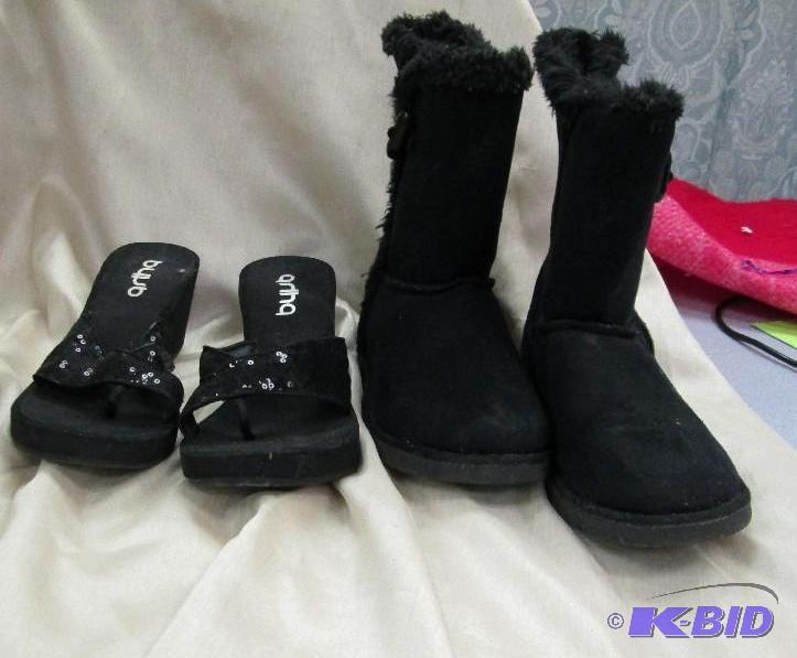 lot 22 image: Black boots size 5 12 and black shows size 7...