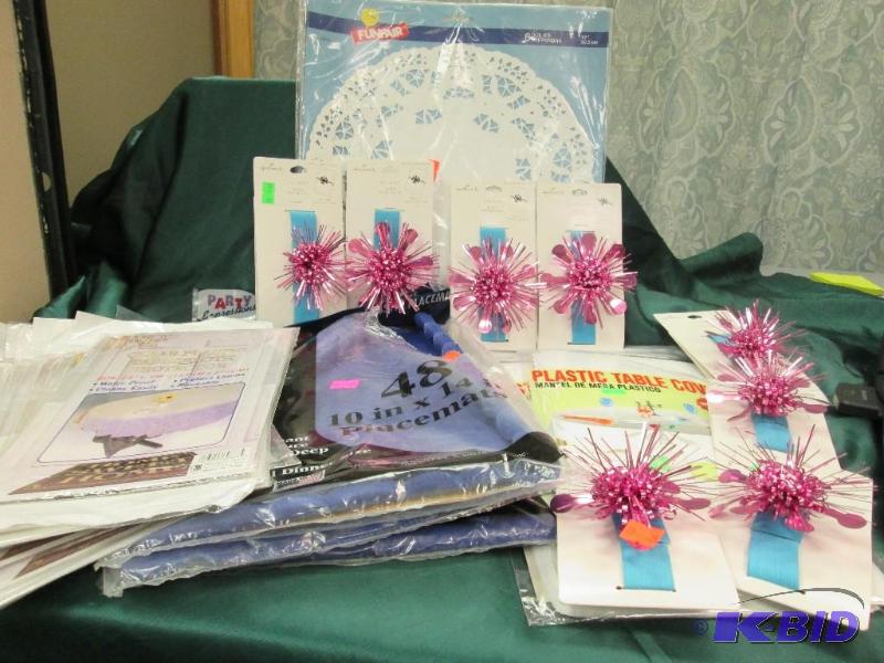 lot 227 image: plastic placemats, tablecloth plastic protect...
