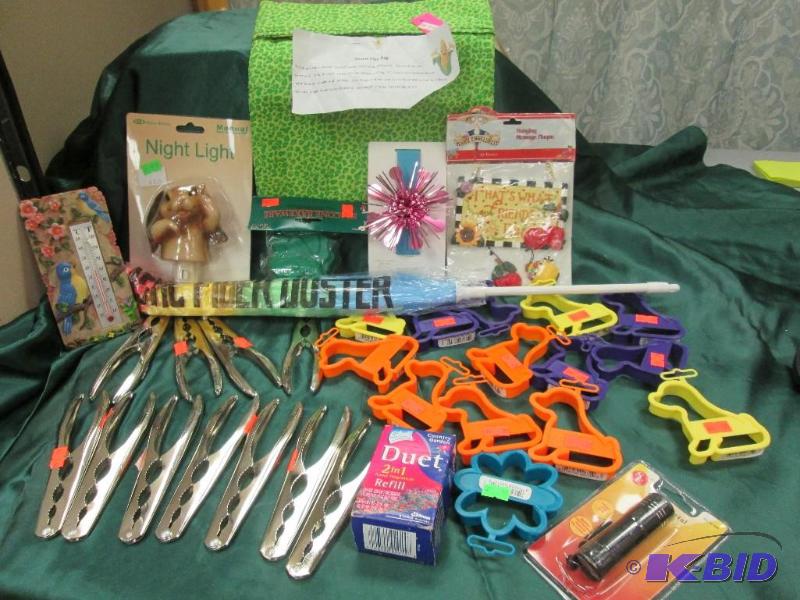 lot 229 image: sweet corn bag, nightlight, cookie cutters, n...