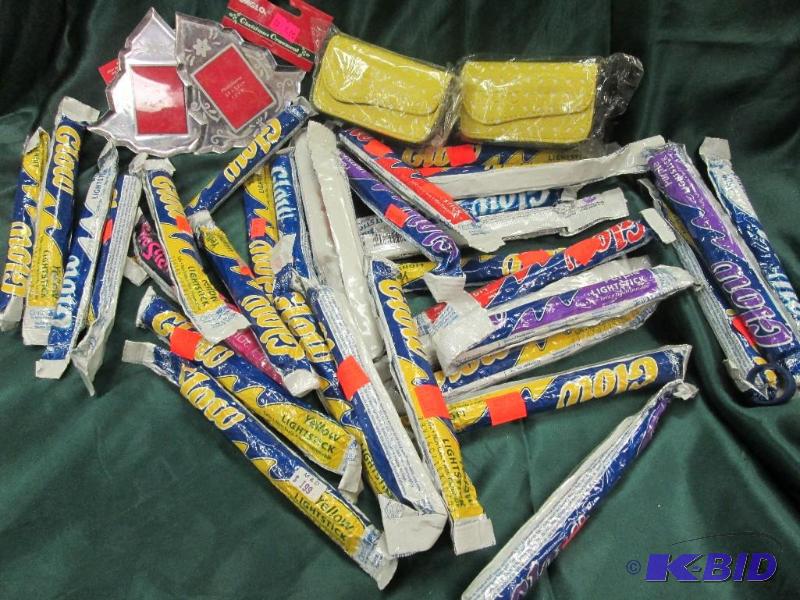lot 259 image: glo sticks and two phone cases...