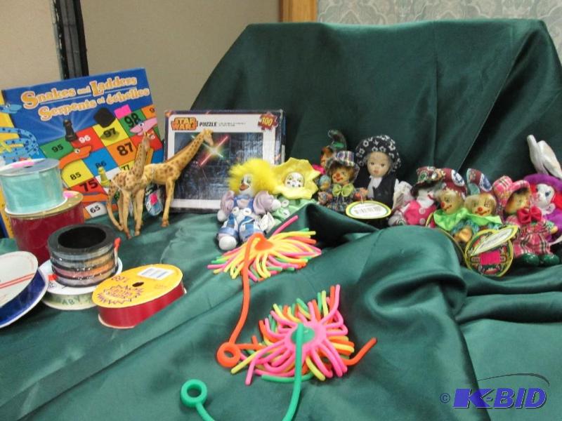 lot 278 image: ribbon, star wars puzzle, set of clowns,...