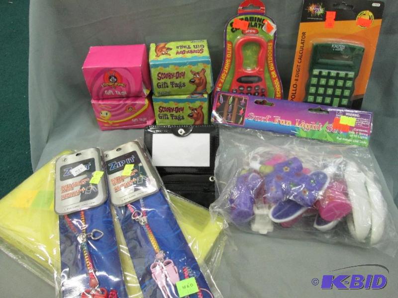 lot 286 image: surf fun light set, zip it clips, gift tags, ...