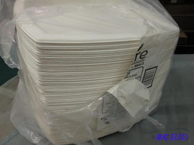 lot 305 image: solo paper plates...