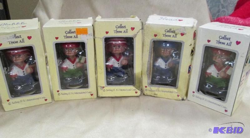 lot 31 image: Qty 5 Bobble Head From United State, Italy, a...