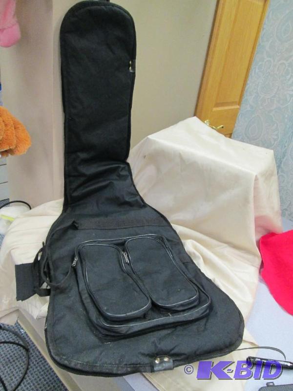 lot 37 image: Guitar case black...