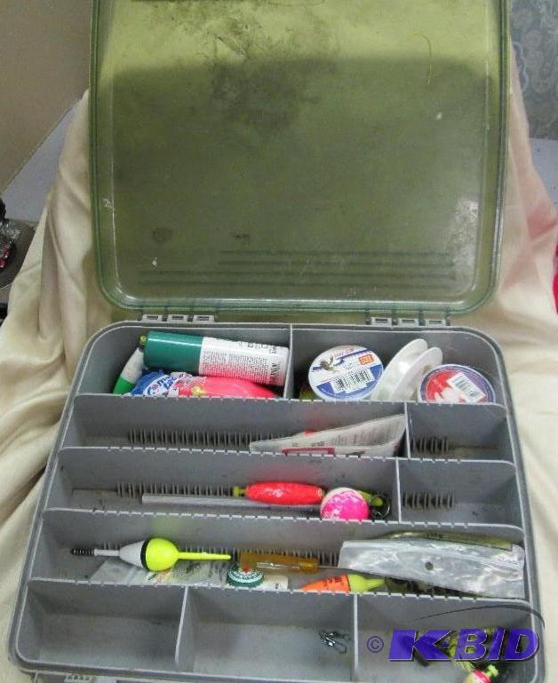 lot 44 image: Rubbermaid fishing box with stuff inside-used...