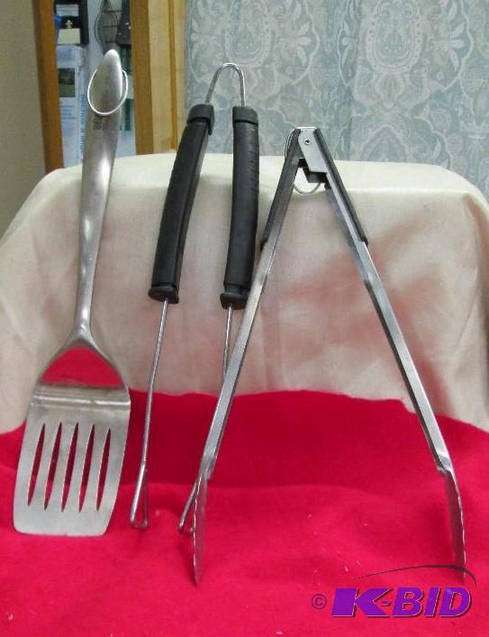 lot 65 image: Qty 3 utensil for grilling...