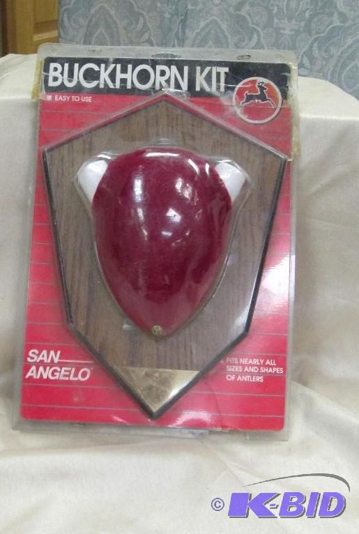 lot 94 image: San Angelo Buckhorn kit fits nearly all sizes...