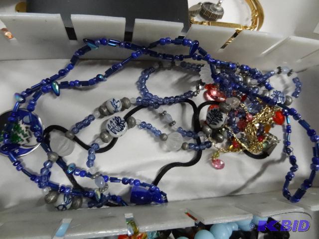 lot 134 image: Lot of 3 womens necklace...