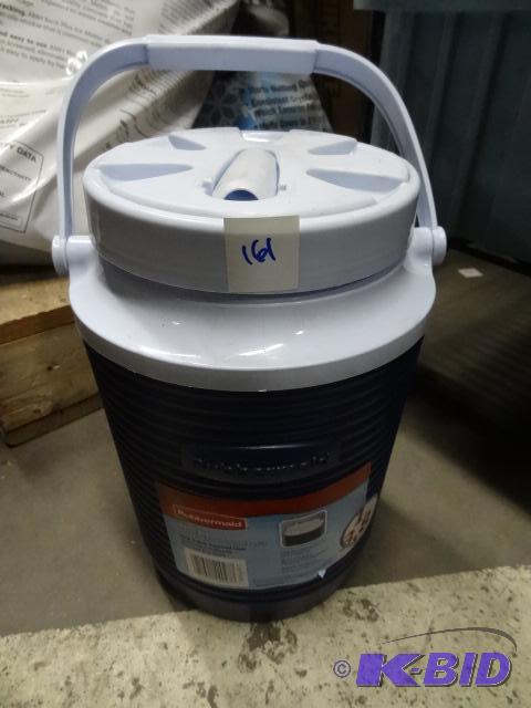 lot 161 image: New Rubbermaid 1 gallon water jug. Stain and ...