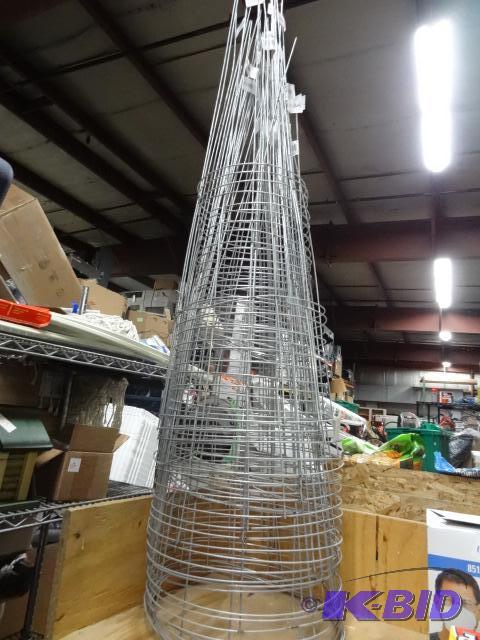 lot 164 image: New lot of 15 or more tomato plant cages. Siz...