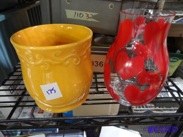 lot 175 image: New two piece lot including heart decorated g...