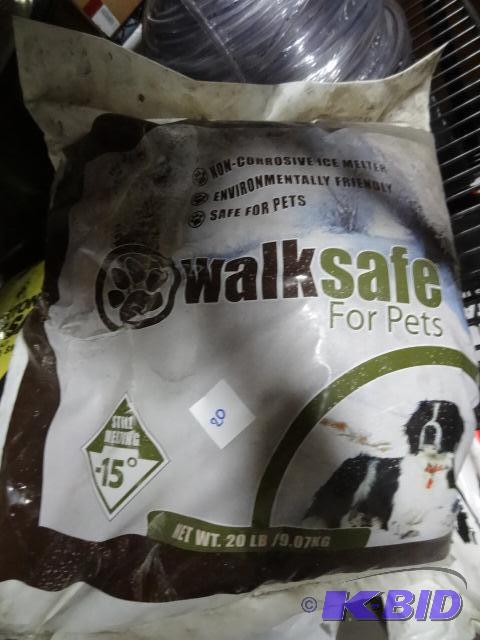 lot 20 image: New quantity 1 bag of walk safe for pets bra...
