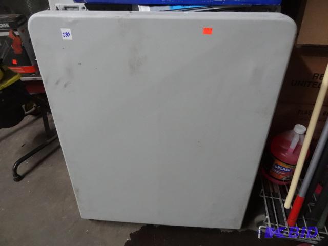 lot 230 image: New Samsonite 6 foot fold in half thermoplast...