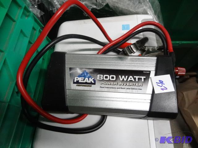 lot 256 image: New peak around 800 watt DC to AC power inver...