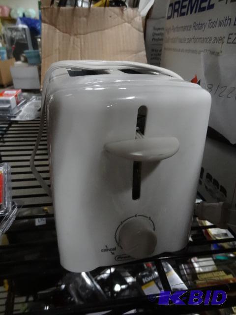 lot 286 image: New Proctor Silex brand 2 slice toaster in wh...