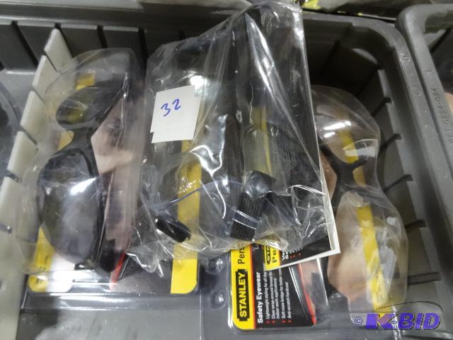 lot 32 image: New 3 piece safety glass set. Stanley brand. ...