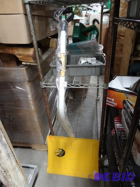lot 92 image: New Yoho brand heavy-duty aluminum snow shove...