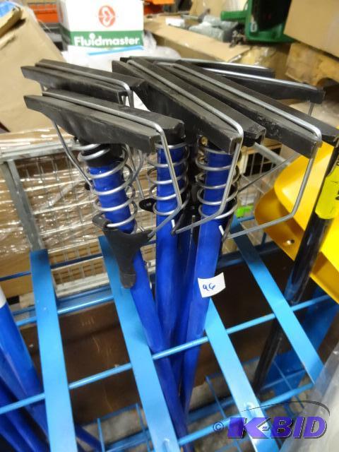 lot 96 image: New five piece lot of standard cotton mop han...