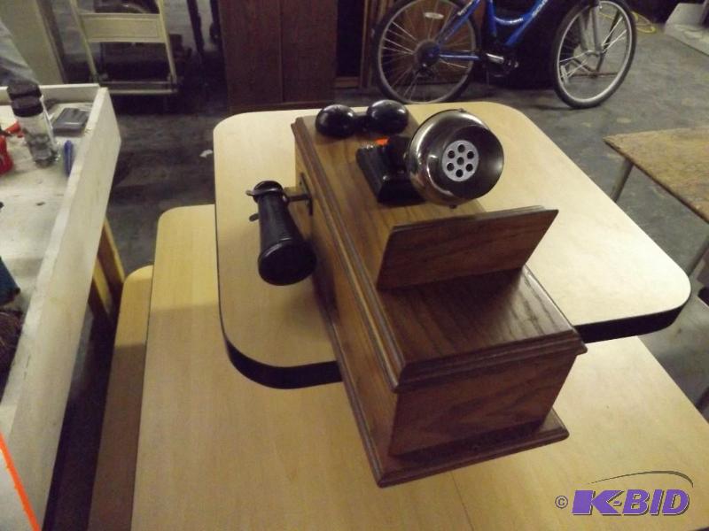 vintage style phone, does not work, display o...