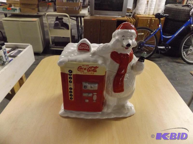 CocaCola Cookie Jar, has cracks in the base...