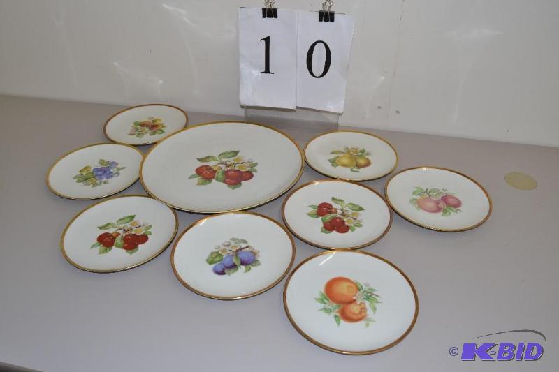 lot 10 image: Hutschenreuther Selb Bavaria germany plates