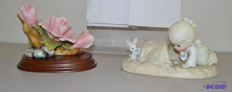 lot 15 image: Collectable figurines