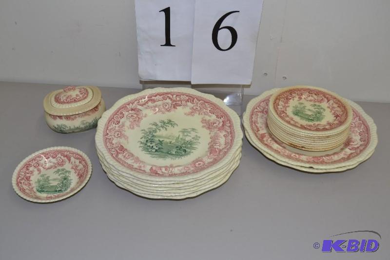 lot 16 image: Copland Spodes Royal Jasmine dishes from England
